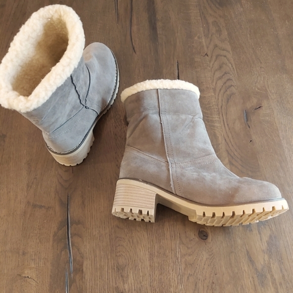 Boots, beige/taupe size 7 faux suede - Picture 3 of 6